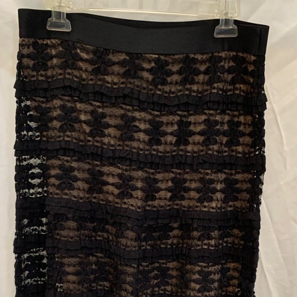 MAX STUDIO black lace w/ nude/tan lining elastic waist skirt *never worn* (L)